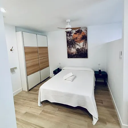 Playa De Canteras-albareda 1 *